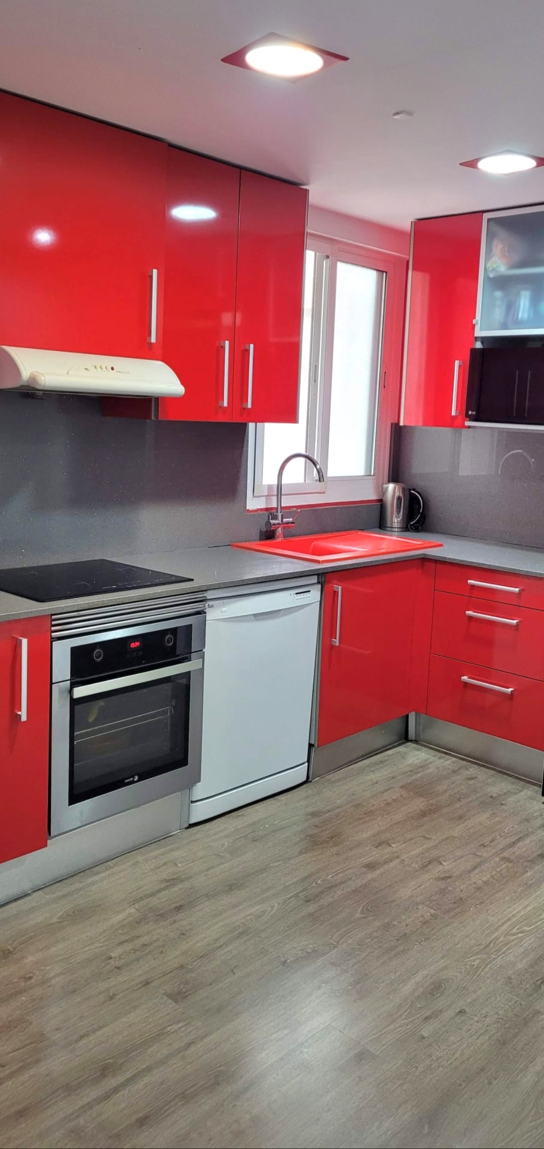Piso en alquiler en monteolivete, reformado , muy luminoso, 3 habitaciones y 2 baños unos 