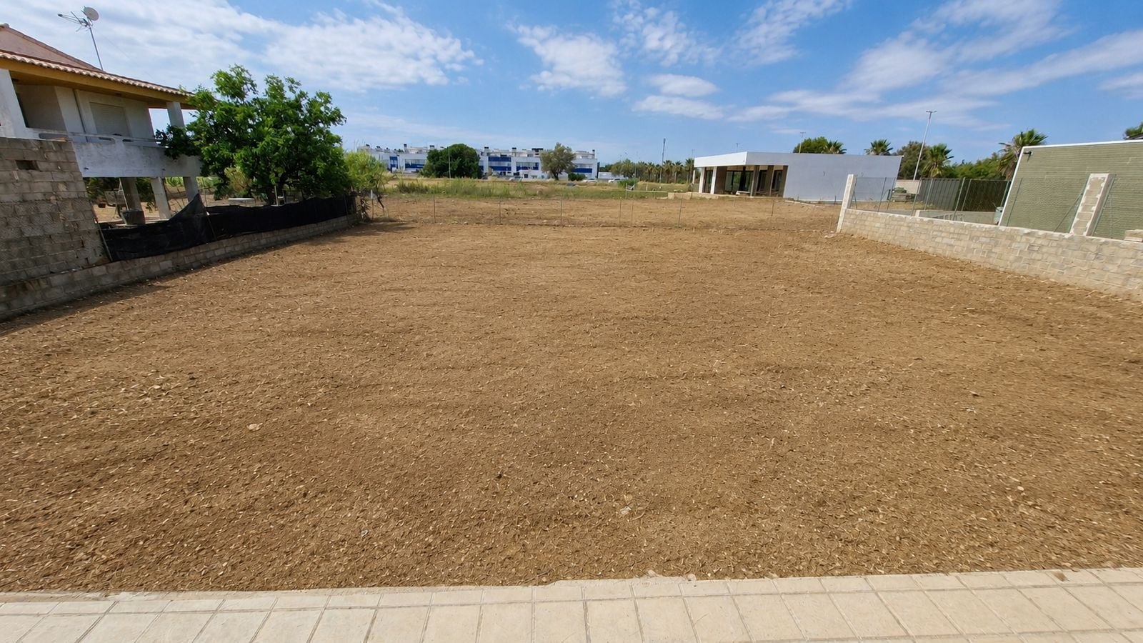 Parcela urbana de 617 m² a 200 m de la playa — Playa Casablanca, Almenara — Almenara · 190