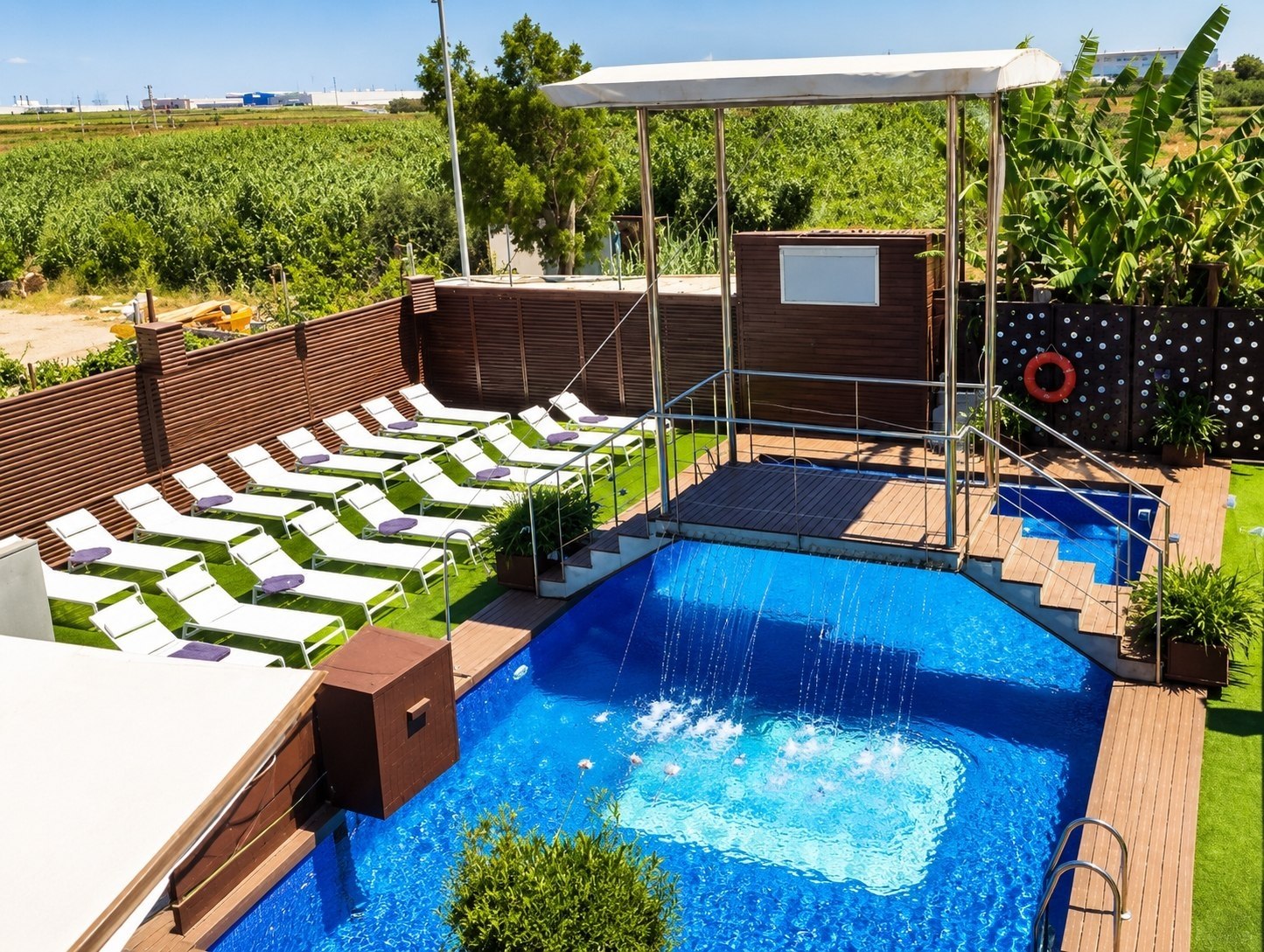 Complejo en venta: Hotel 3* + Estación de servicio + Campa de camiones — Valencia (V-23) —