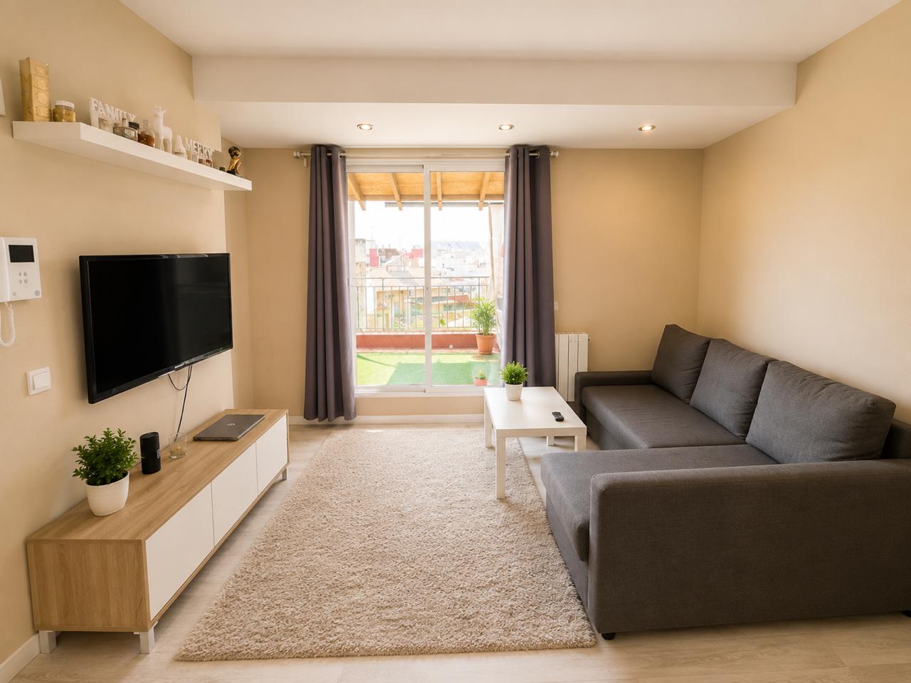 Ático con terraza y azotea privada — Paiporta (Valencia) — Paiporta · 240000€/mes