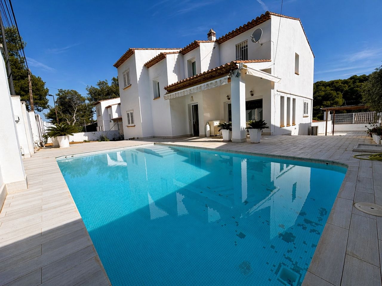 Villa con piscina y jardín en El Vedat — Torrent — Torrent · 610000€/mes