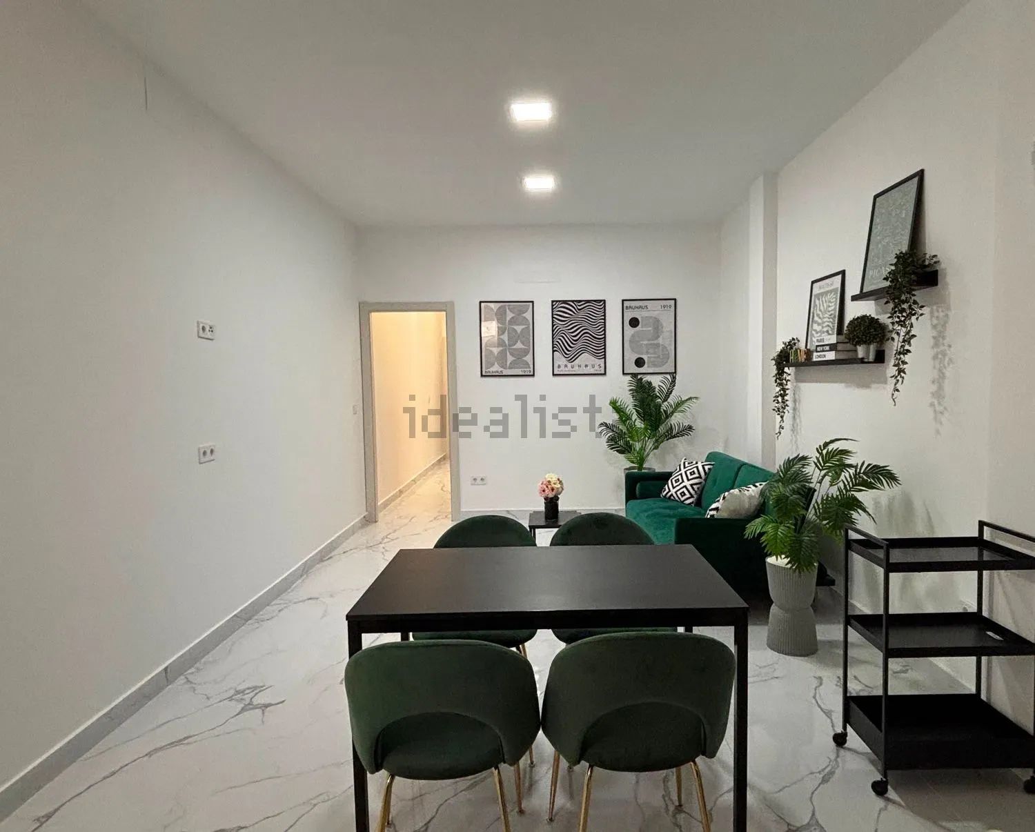 Piso en Calle Moscatel, 1, Cortijo Bazán - Los Casinis - Los Cipreses, Málaga — Málaga · 2