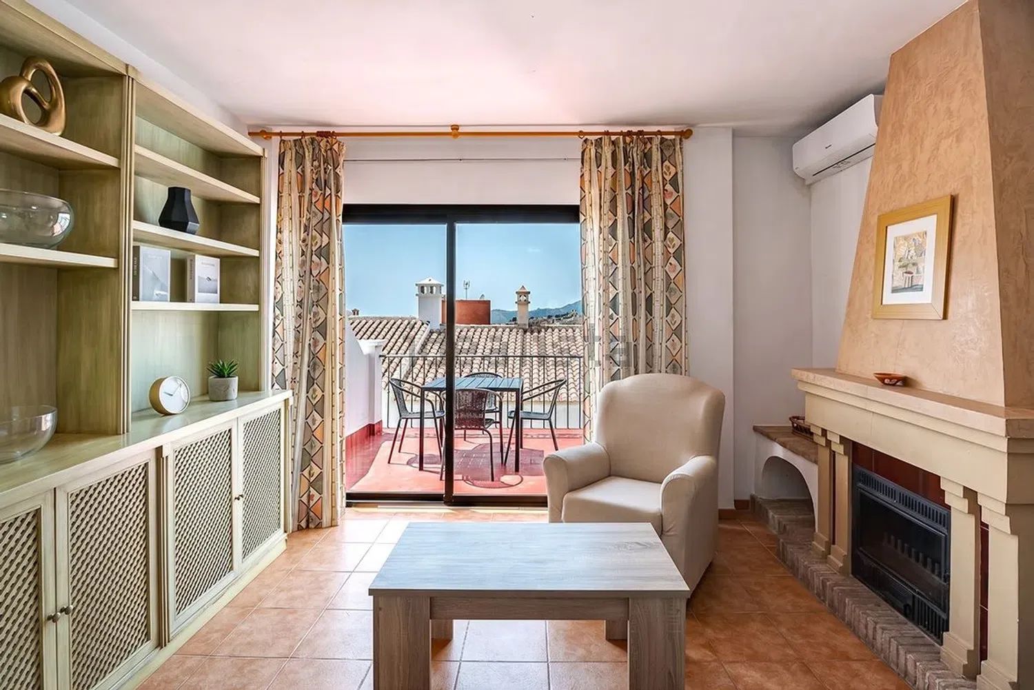 Dúplex en Calle Don Luis de Requesens, 10, Frigiliana — Frigiliana · 1300€/mes