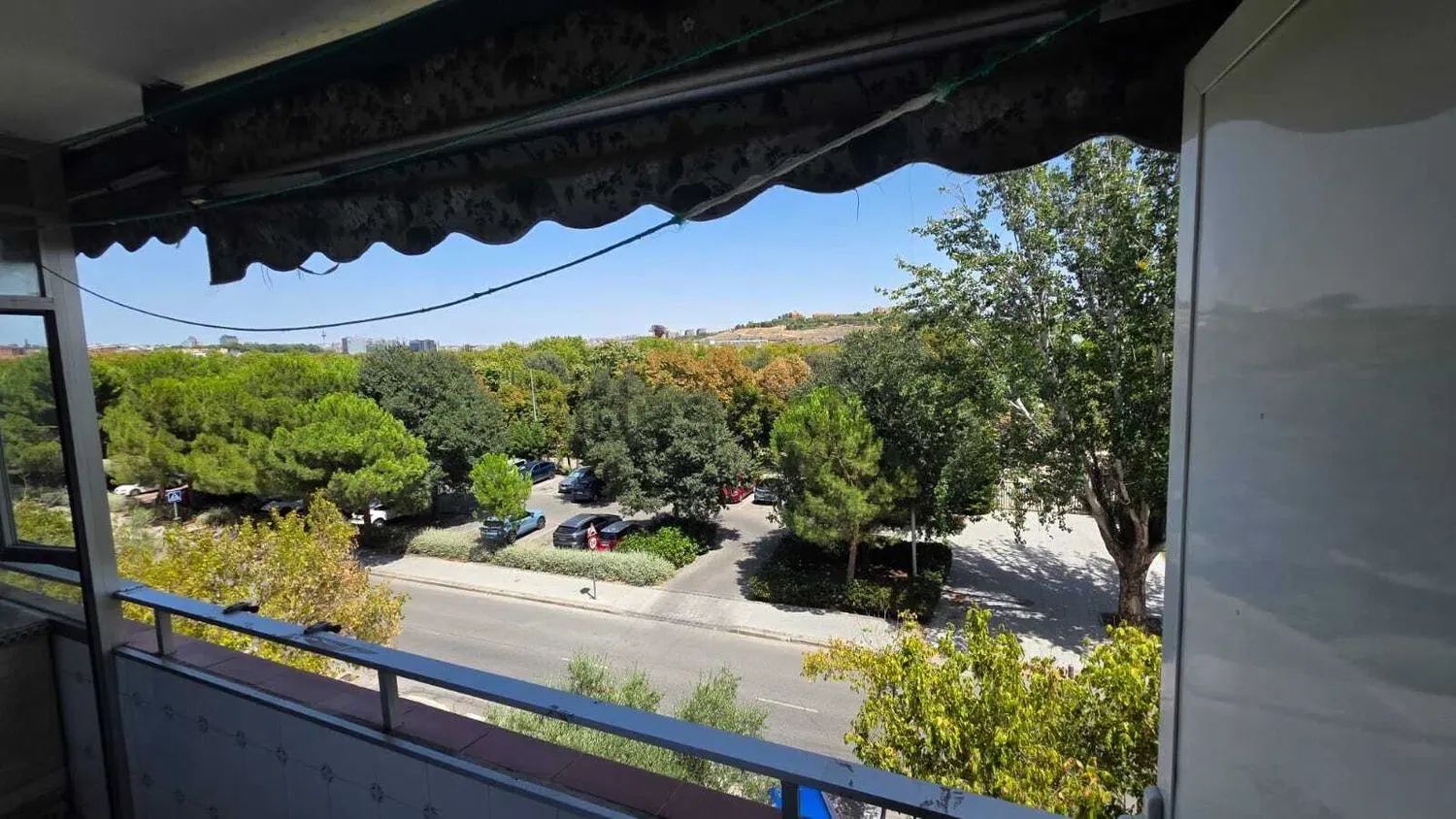Piso en Camino de Perales, 98, San Fermín, Madrid — Madrid · 245000€/mes