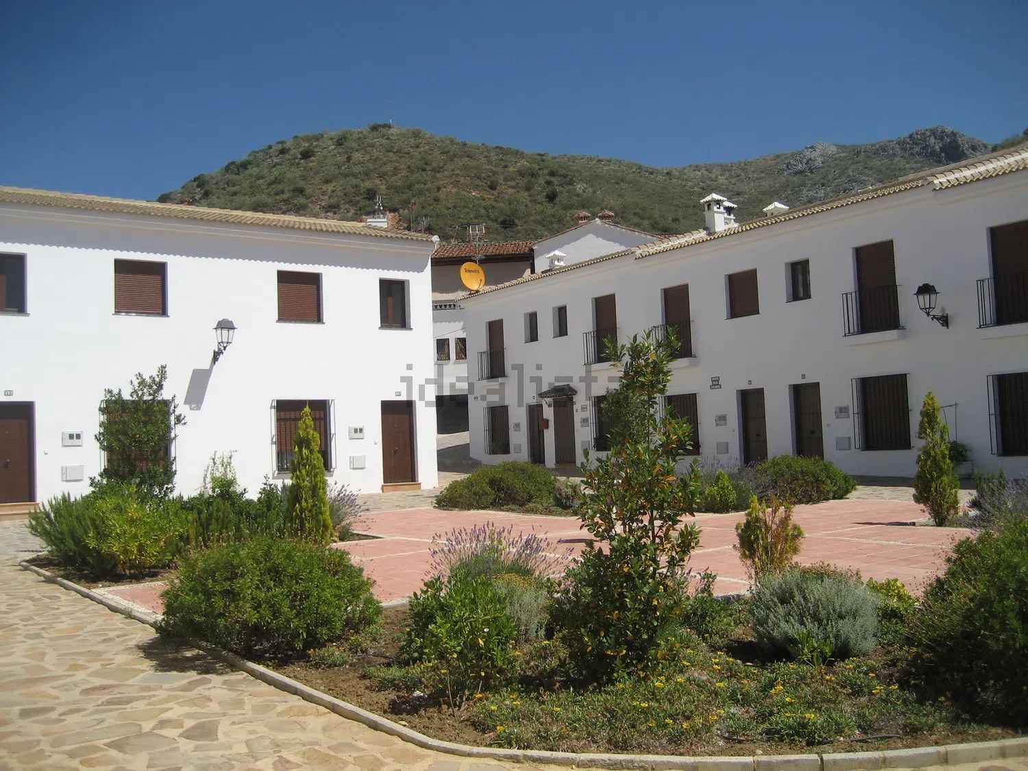 Chalet pareado en Plaza Valle del Genal, 23, Atajate — Atajate · 90000€/mes