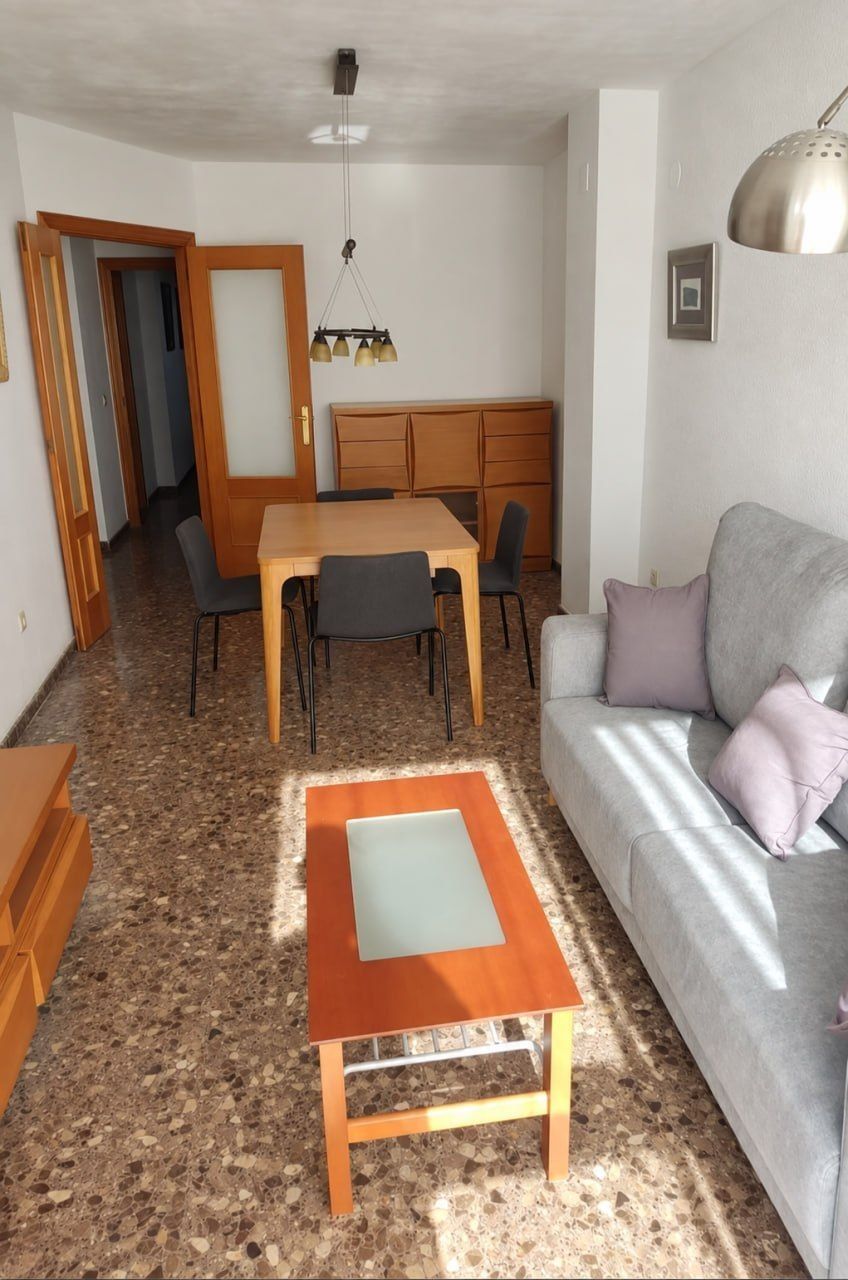 Bright 3-Bedroom Furnished Apartment Next to Turia Gardens – Saïdia, Valencia — Valencia -