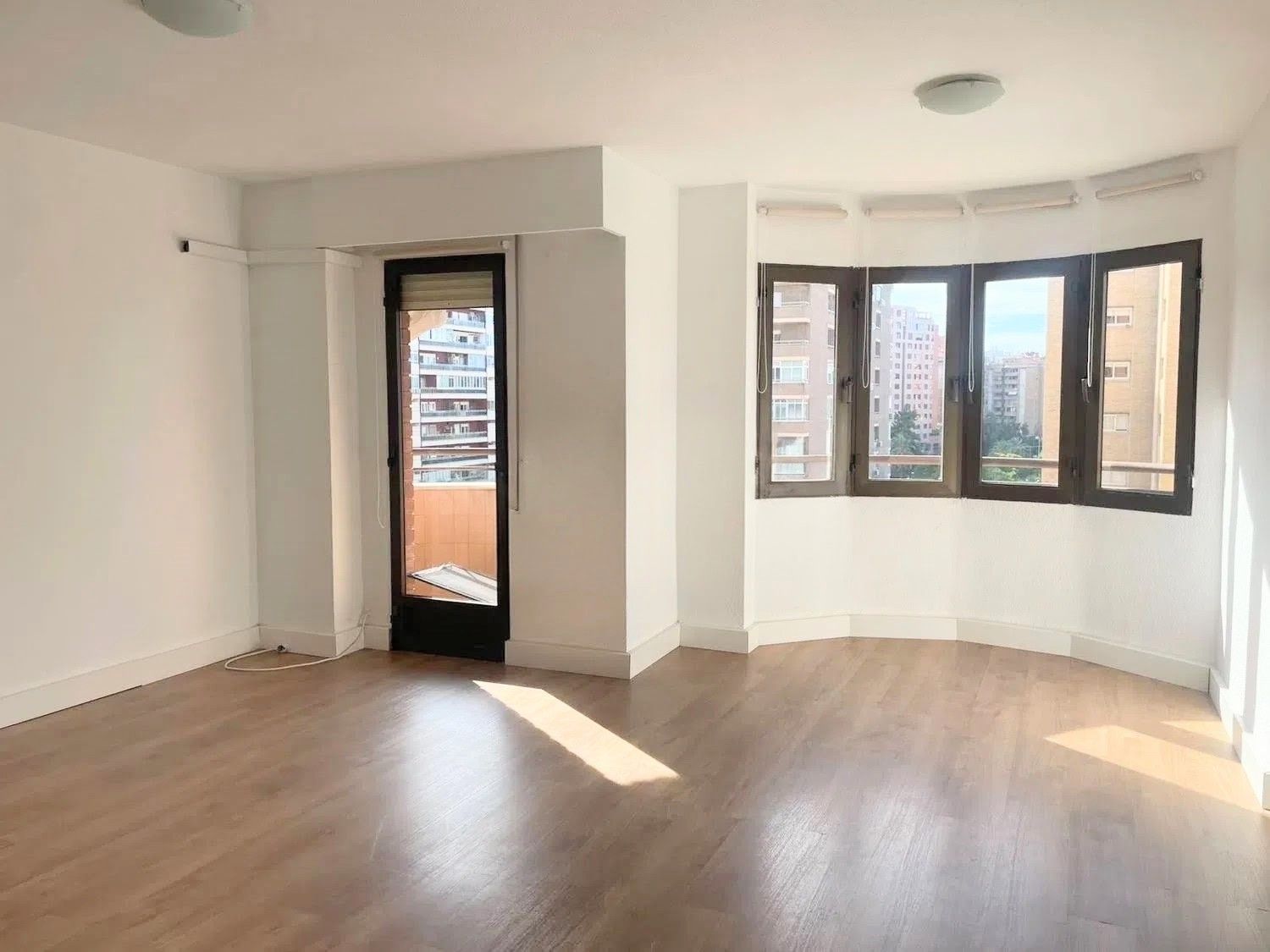 Spacious 112 m² flat in Algiros 3 bedrooms, 2 bathrooms, balcony and views — Valencia - Al