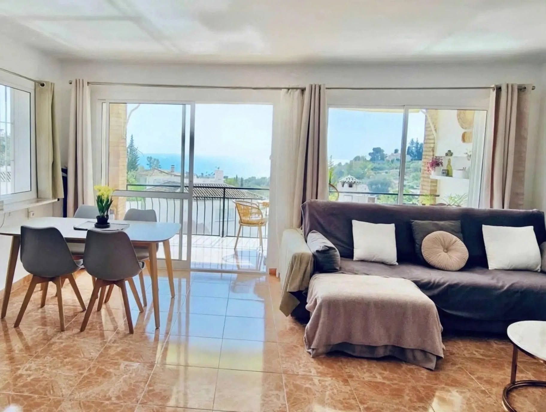 Recently Renovated 3-Bedroom Semi-Detached House with Private Garden, Terrace & Sea Views 