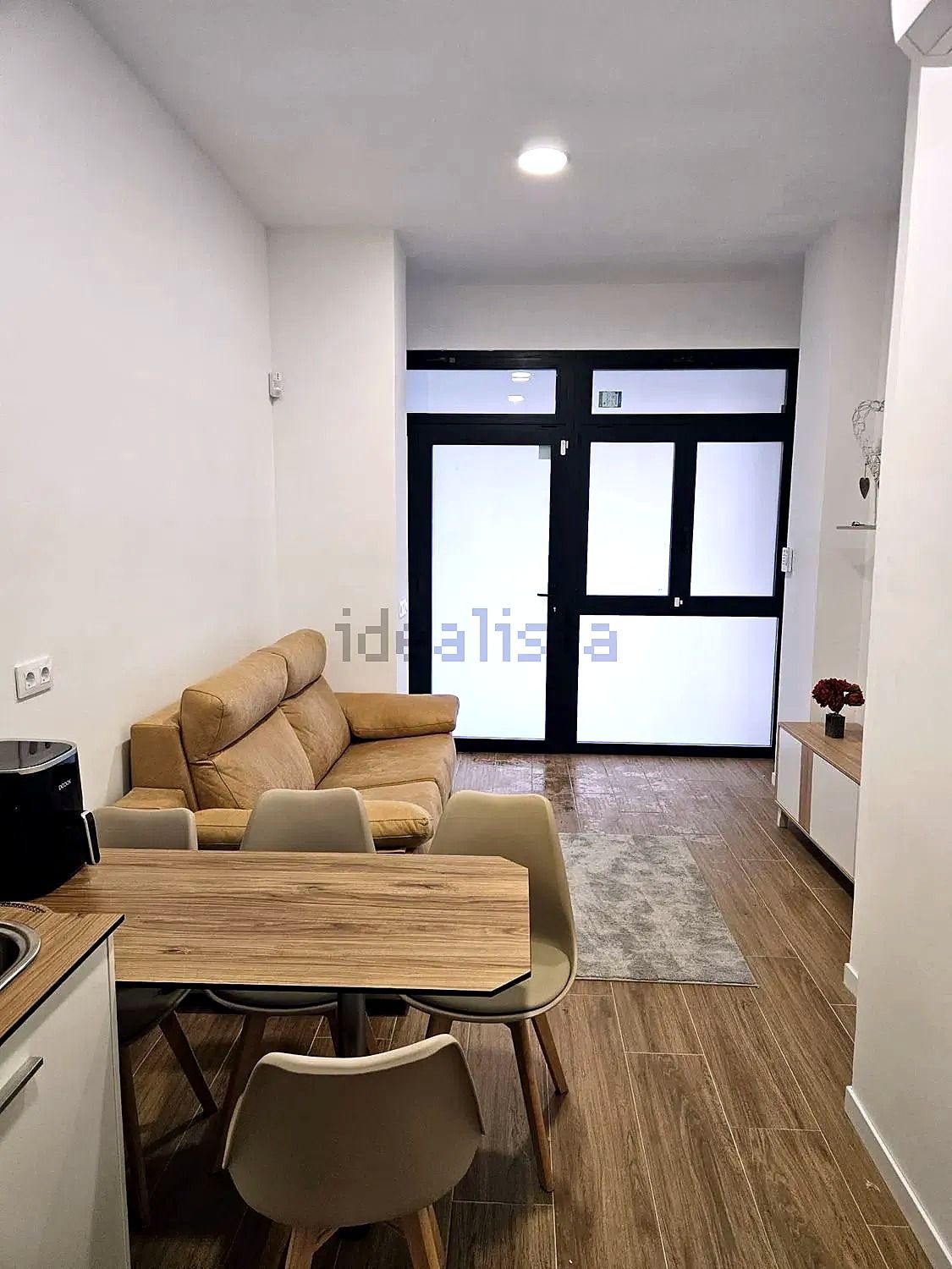 Estudio amueblado junto al tranvía en Sant Llorenç, València — Valencia · 1000€/mes