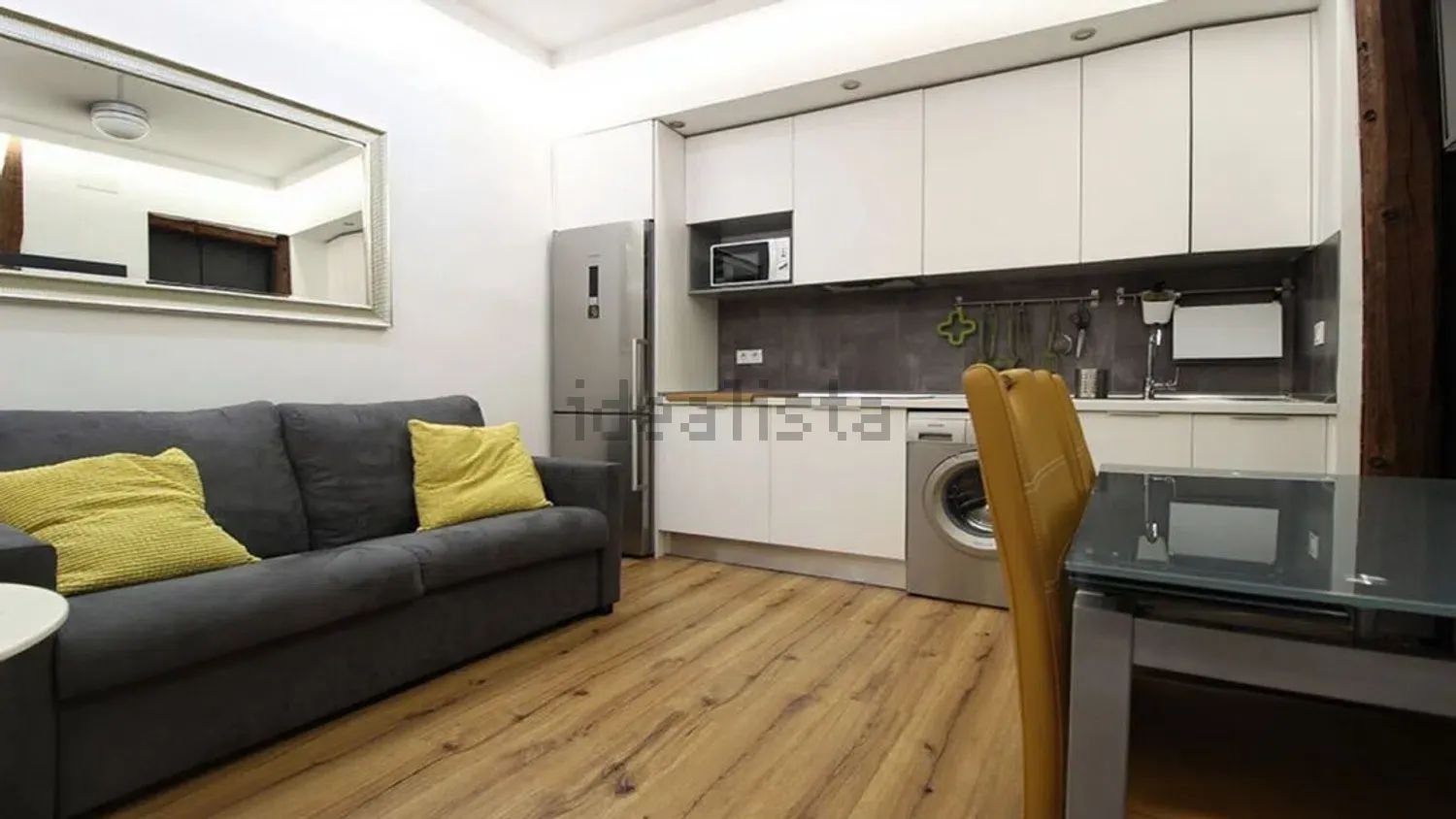 Piso en Calle del Salitre, Lavapiés-Embajadores, Madrid — Madrid · 259900€/mes