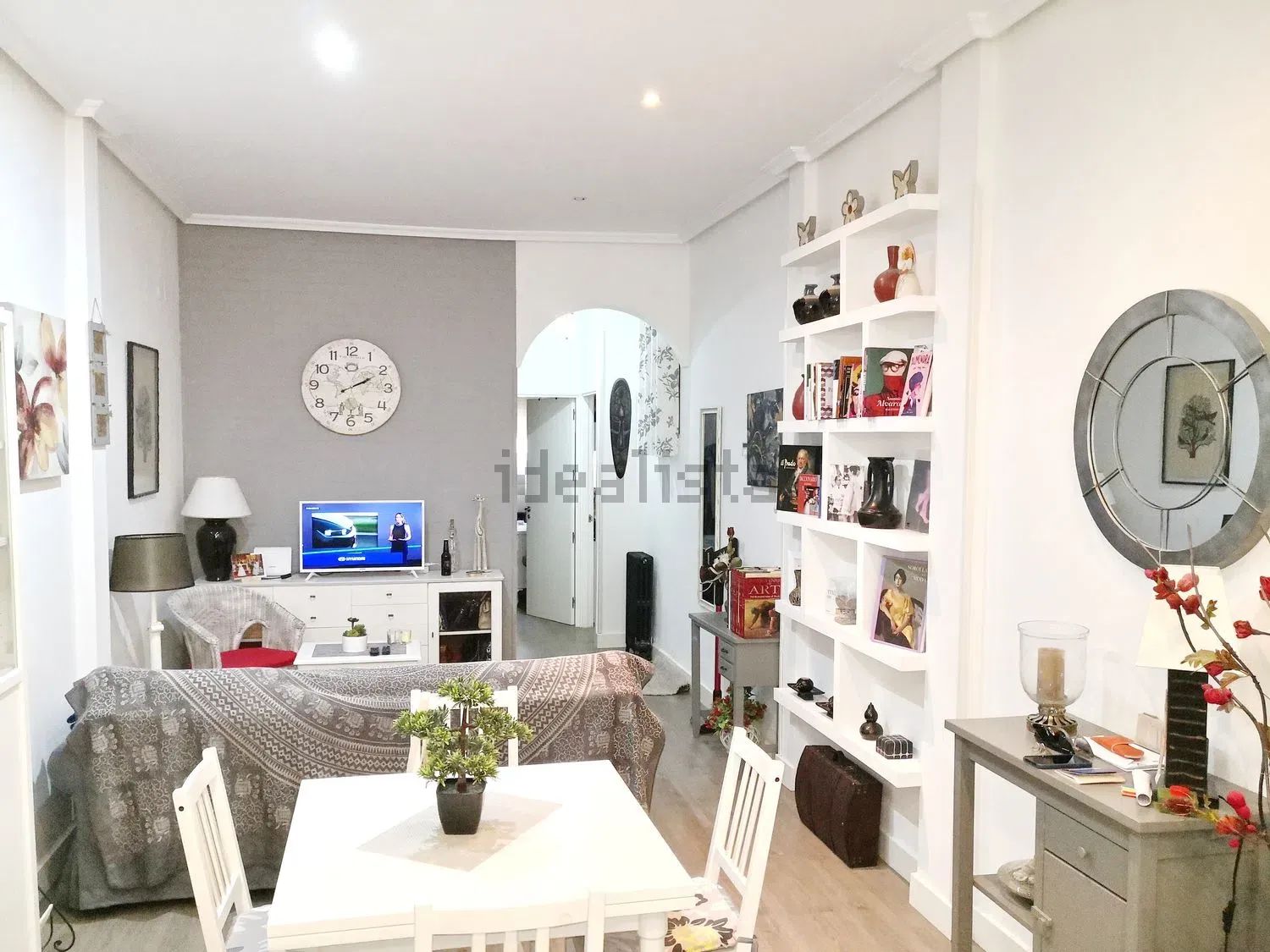Piso en Calle del Lago Constanza, Ventas, Madrid — Madrid · 250000€/mes