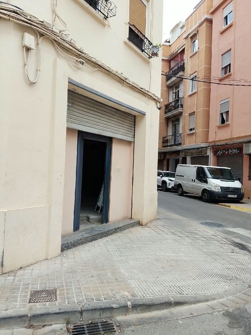 Local comercial con licencia de cambio de uso a vivienda — Benetússer (REF 1248) — Benetús