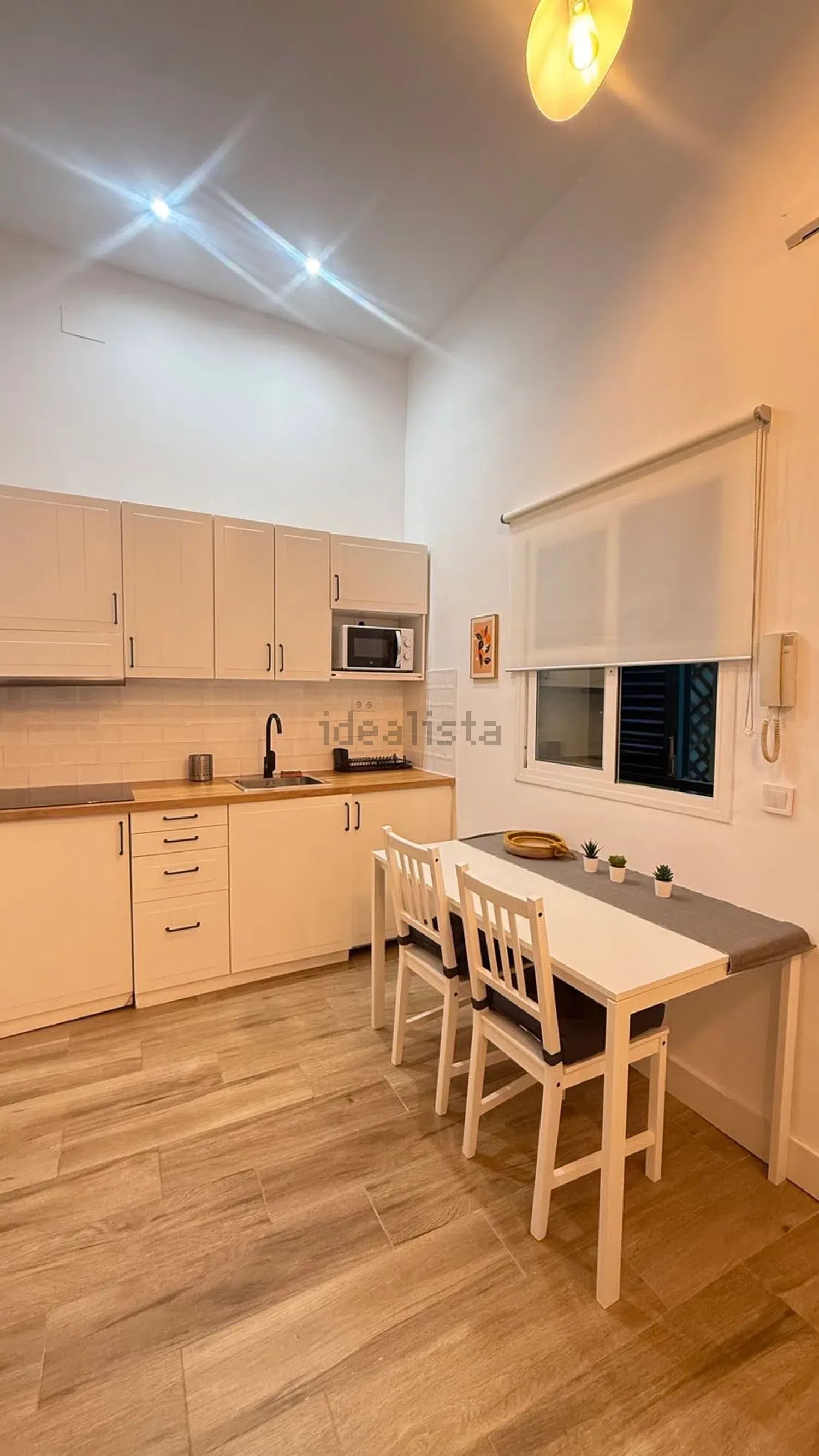 Piso en Calle de Carnicer, Bellas Vistas, Madrid — Madrid · 995€/mes