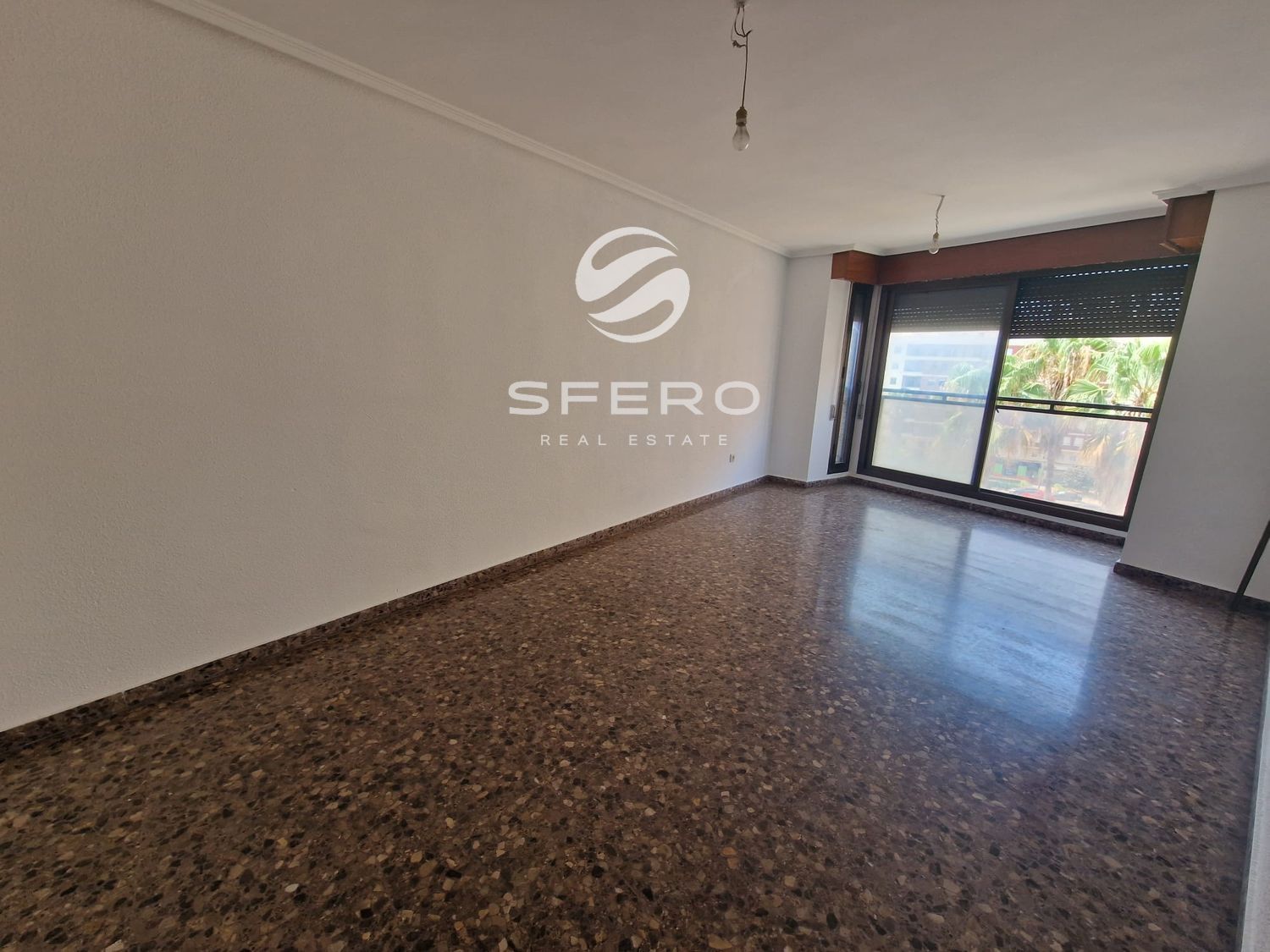 Piso amplio de 3 dormitorios en Benicalap — Valencia · Venta (REF 1254) — Valencia · 23000